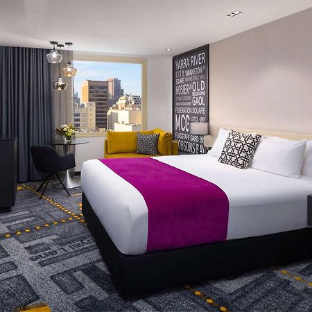 فندق بولمان ميلبورن أون سوانستون ملبورن المظهر الخارجي الصورة A room at the hotel