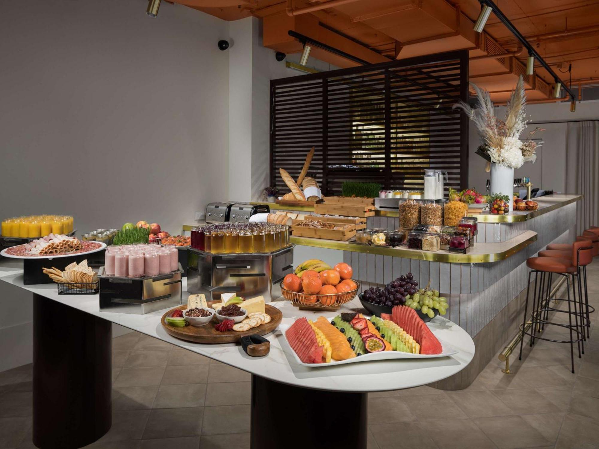 فندق بولمان ميلبورن أون سوانستون ملبورن المظهر الخارجي الصورة The lounge at the airport