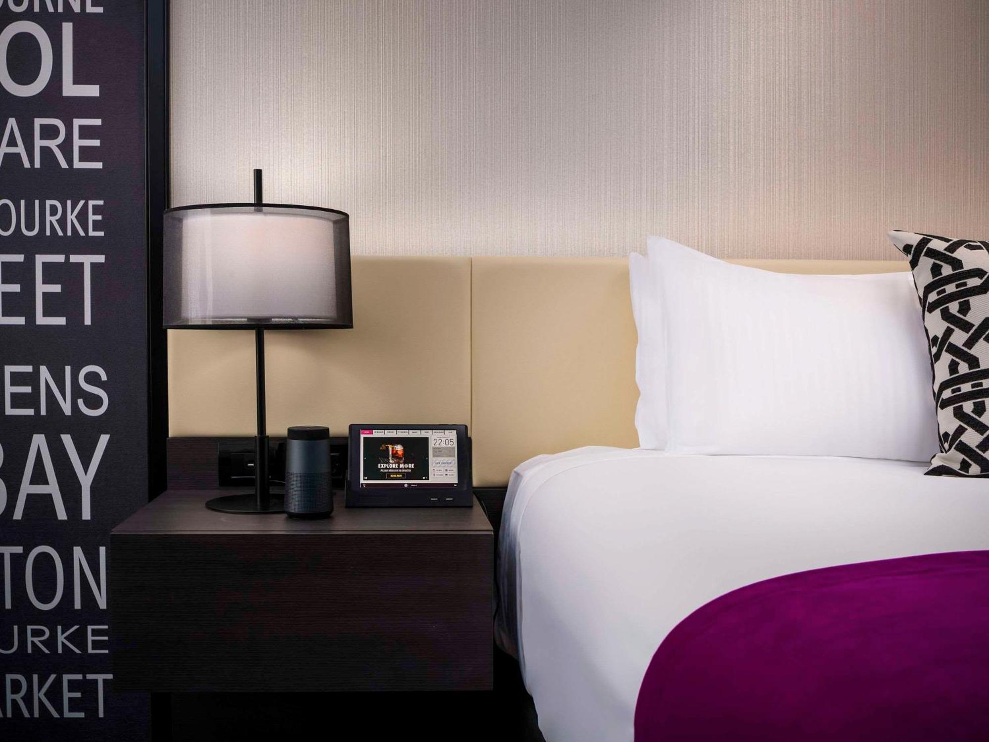 فندق بولمان ميلبورن أون سوانستون ملبورن المظهر الخارجي الصورة A guest room at the Hotel George V