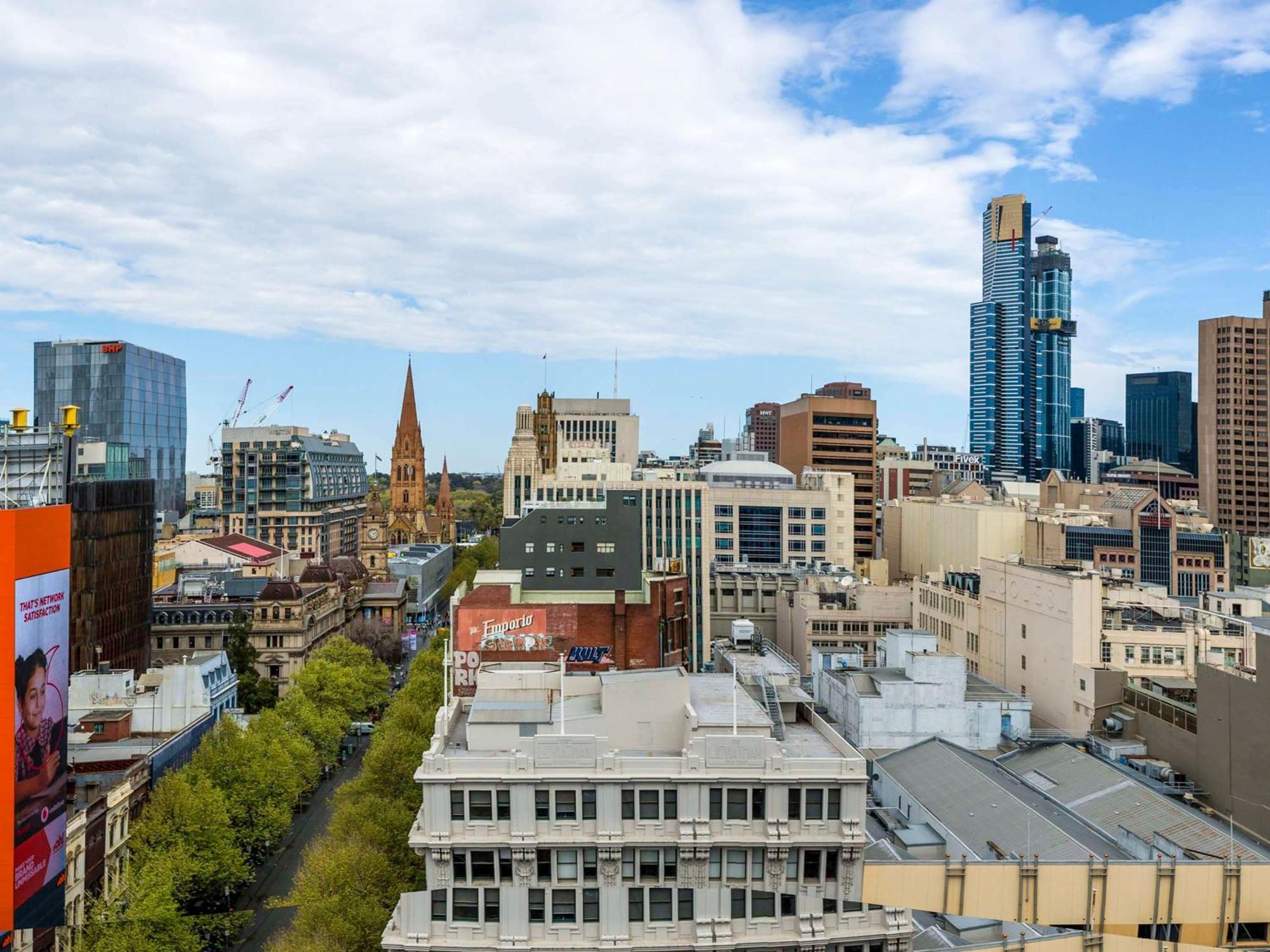 فندق بولمان ميلبورن أون سوانستون ملبورن المظهر الخارجي الصورة View of the Melbourne CBD from the west