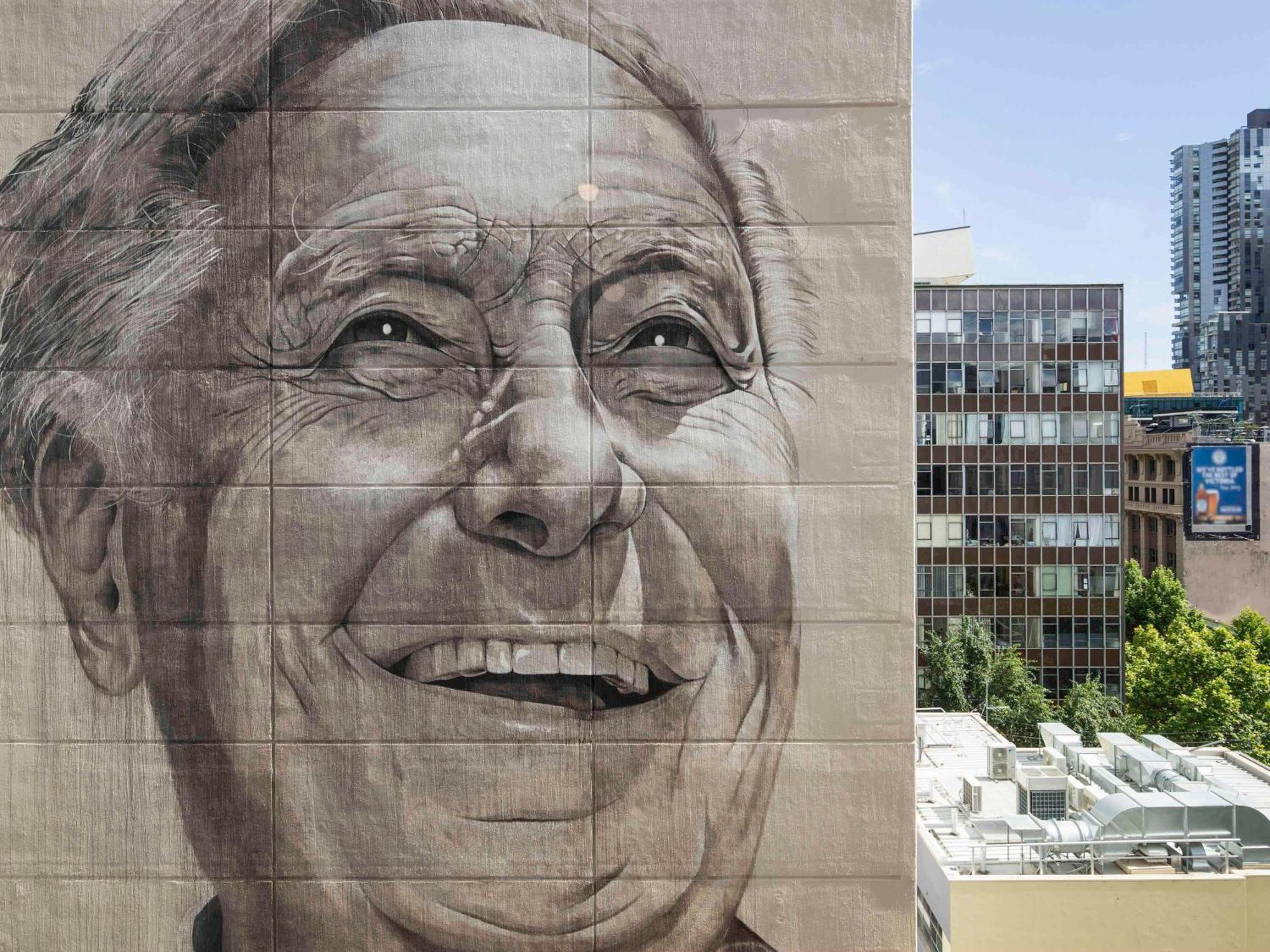 فندق بولمان ميلبورن أون سوانستون ملبورن المظهر الخارجي الصورة Mural of Sir Leo Baeck in Melbourne