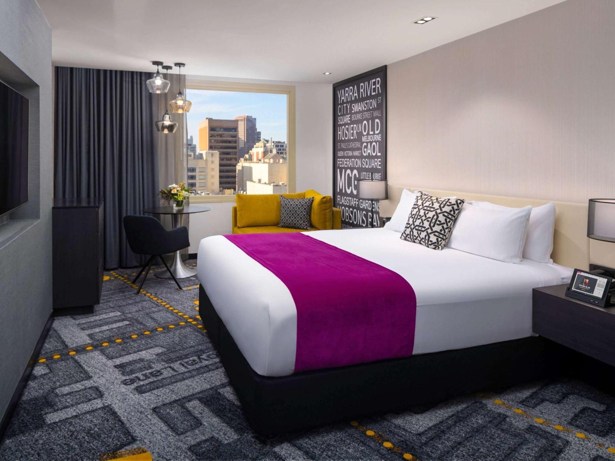 فندق بولمان ميلبورن أون سوانستون ملبورن المظهر الخارجي الصورة A room at the hotel
