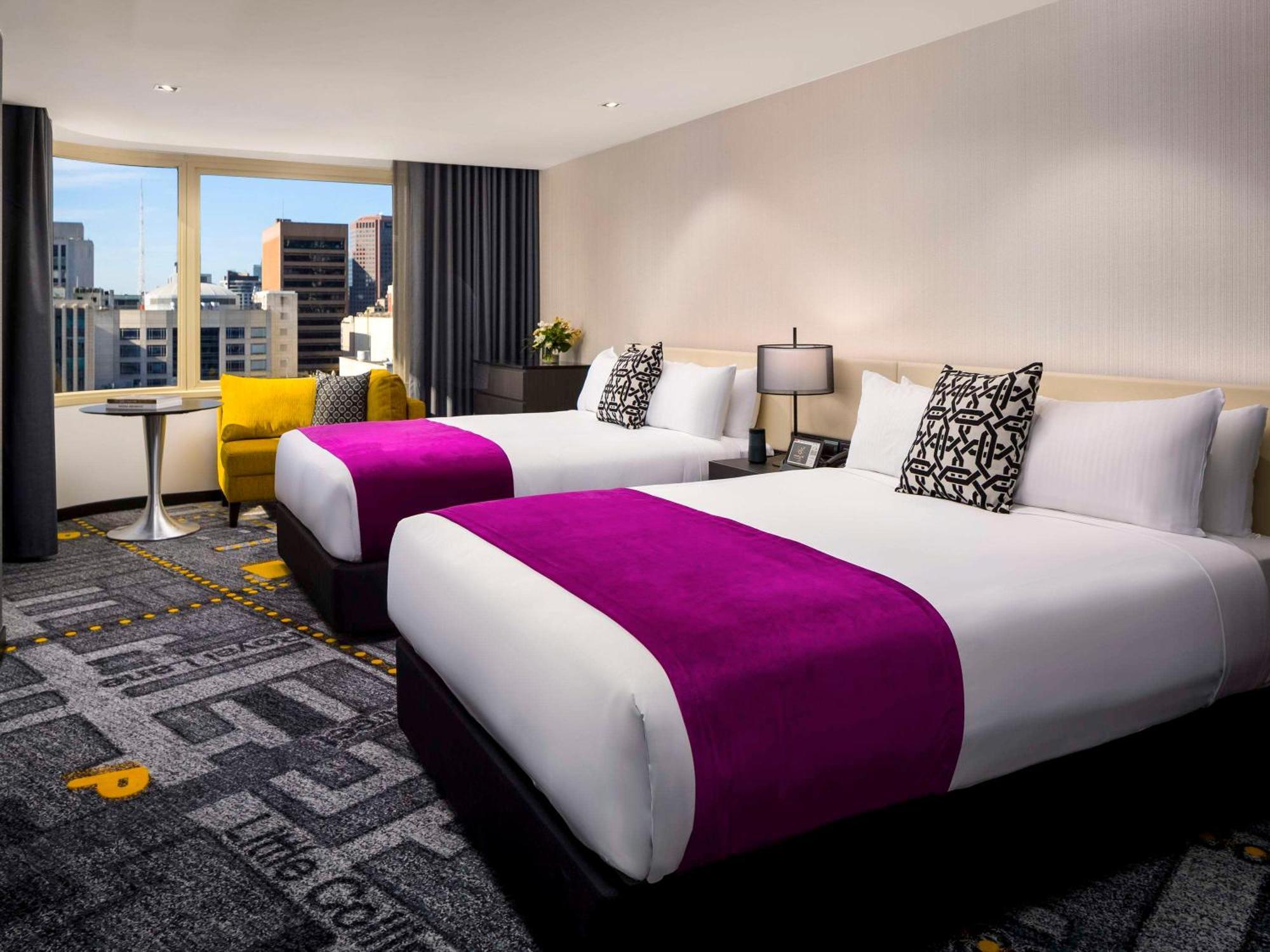 فندق بولمان ميلبورن أون سوانستون ملبورن المظهر الخارجي الصورة A room at the hotel