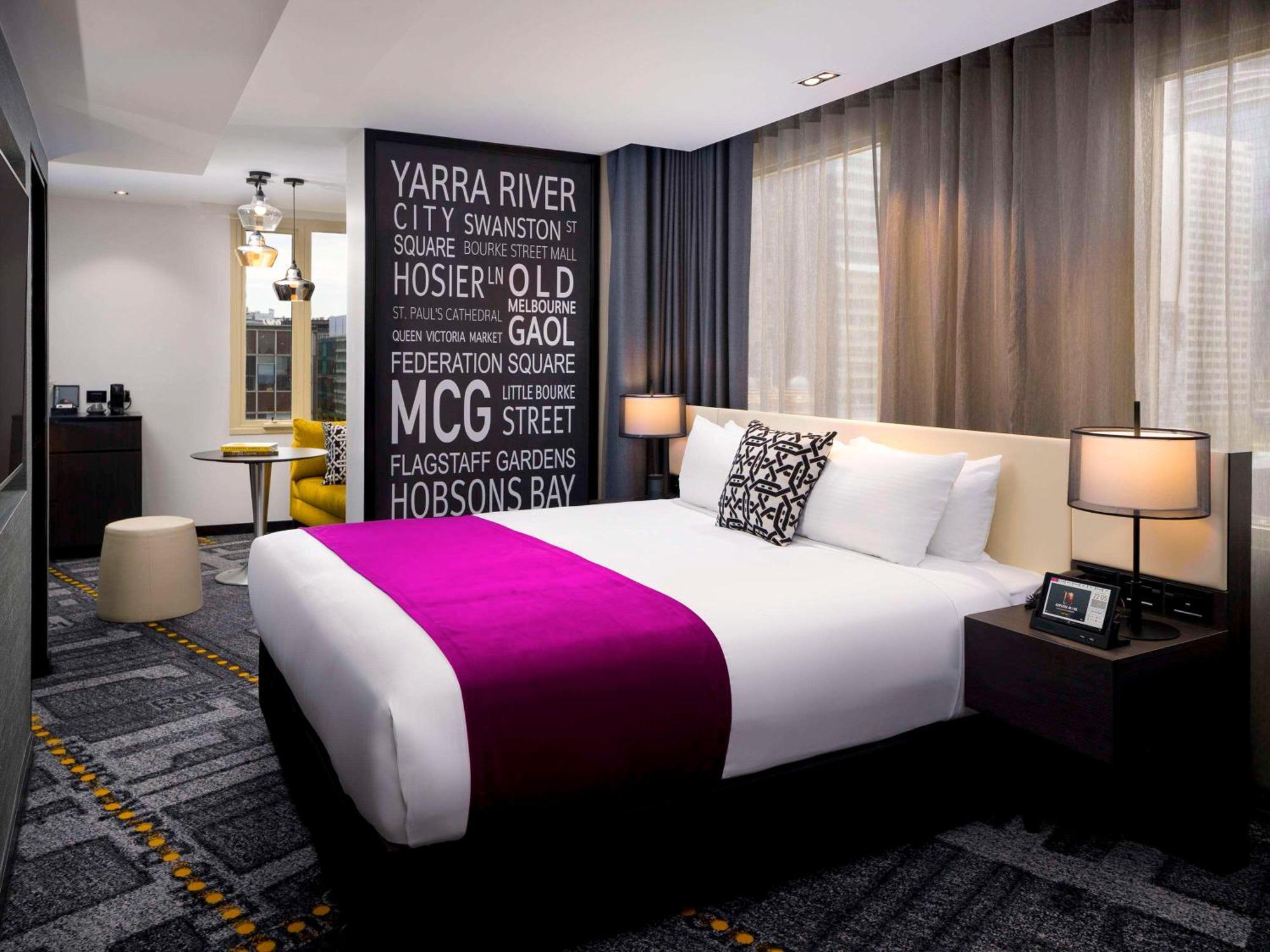 فندق بولمان ميلبورن أون سوانستون ملبورن المظهر الخارجي الصورة A room at the W Melbourne
