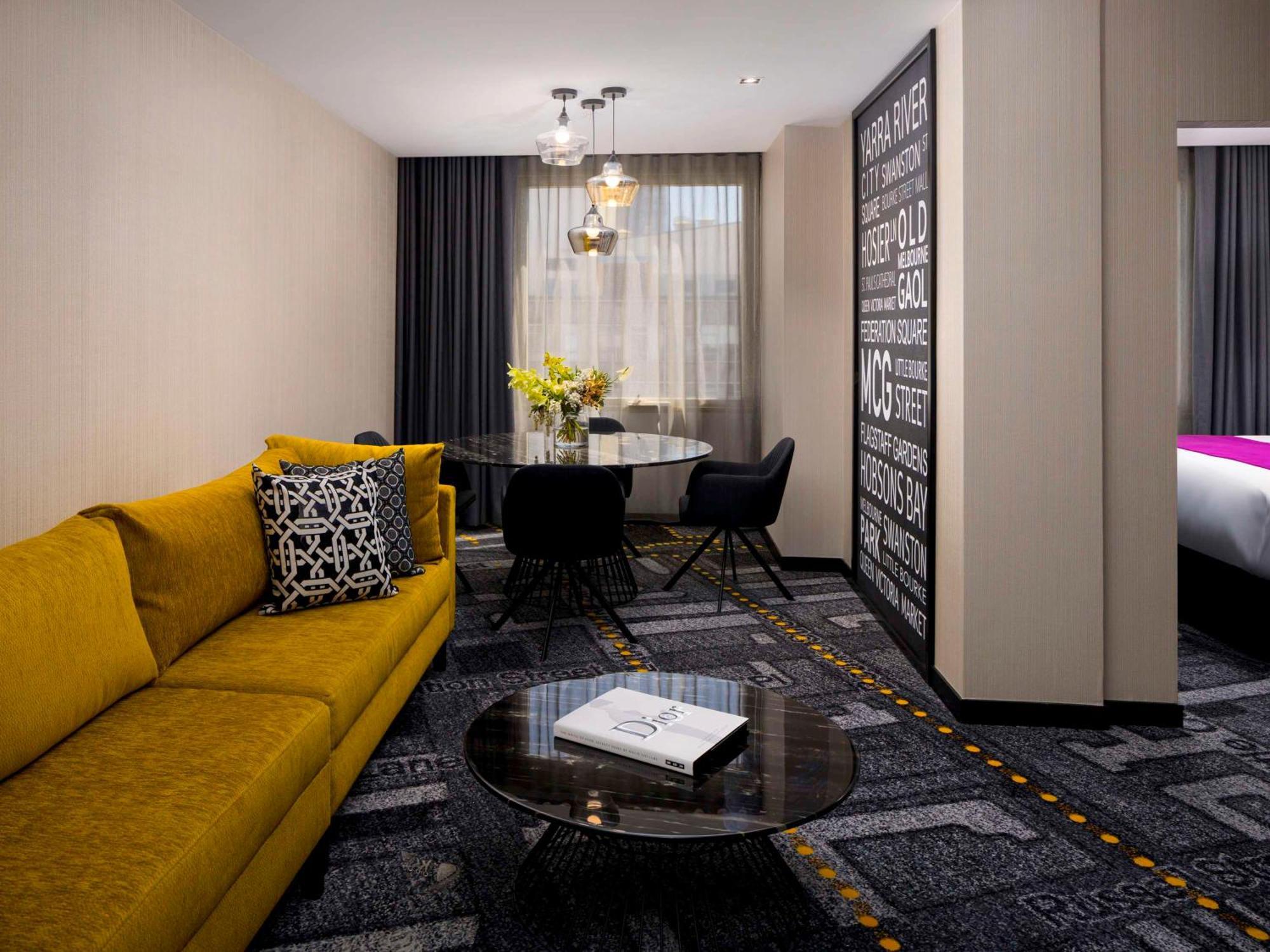 فندق بولمان ميلبورن أون سوانستون ملبورن المظهر الخارجي الصورة Suite at the Hilton Prague