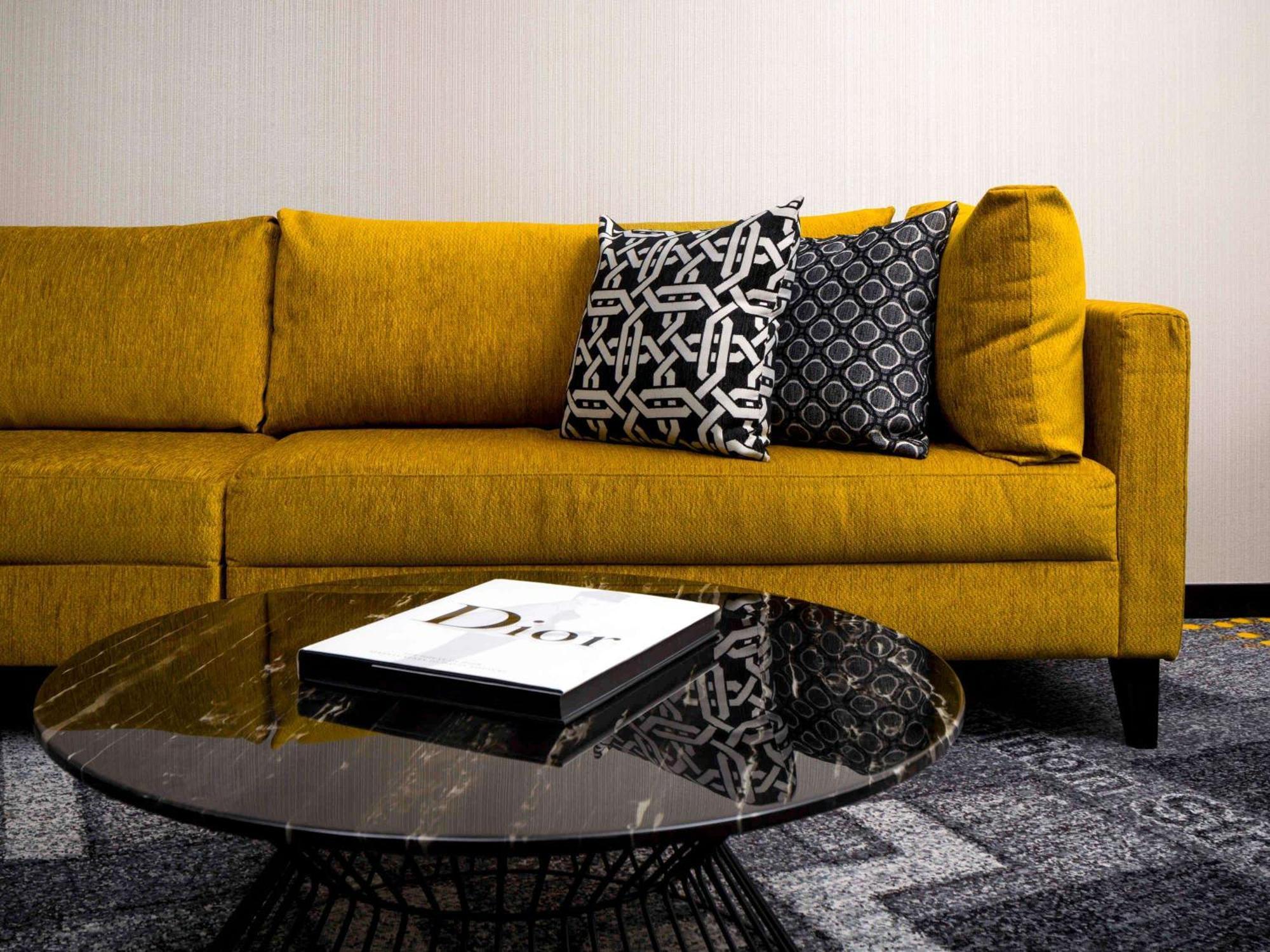 فندق بولمان ميلبورن أون سوانستون ملبورن المظهر الخارجي الصورة A sofa