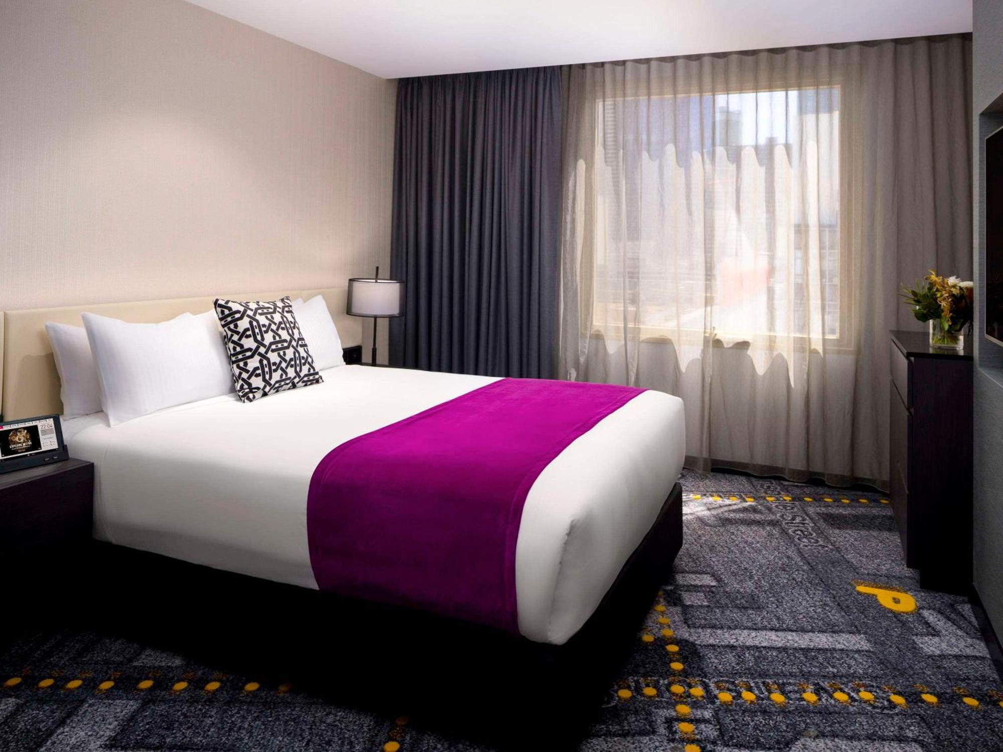 فندق بولمان ميلبورن أون سوانستون ملبورن المظهر الخارجي الصورة A bedroom at the W New York Downtown