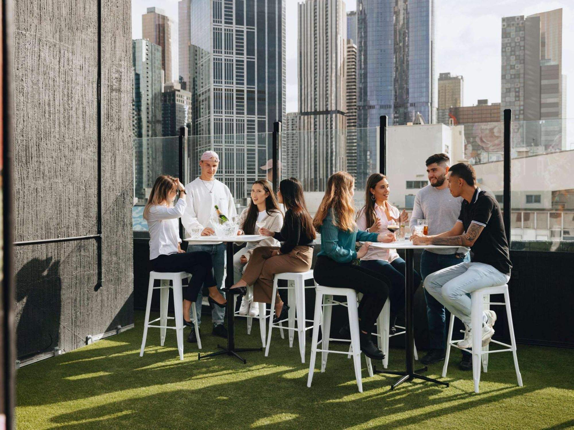 فندق بولمان ميلبورن أون سوانستون ملبورن المظهر الخارجي الصورة Rooftop bar in Melbourne