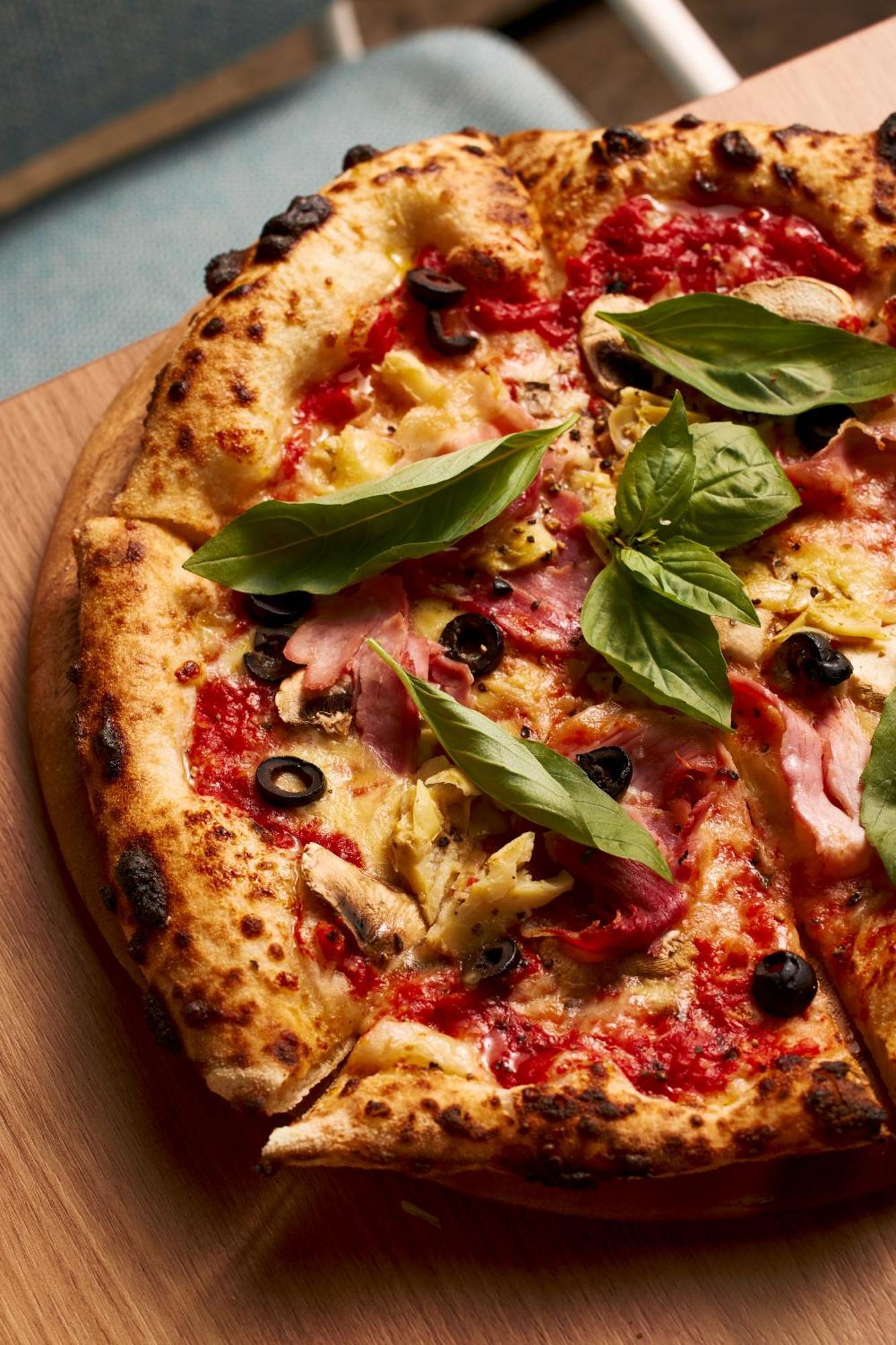 فندق بولمان ميلبورن أون سوانستون ملبورن المظهر الخارجي الصورة A pizza with artichoke hearts